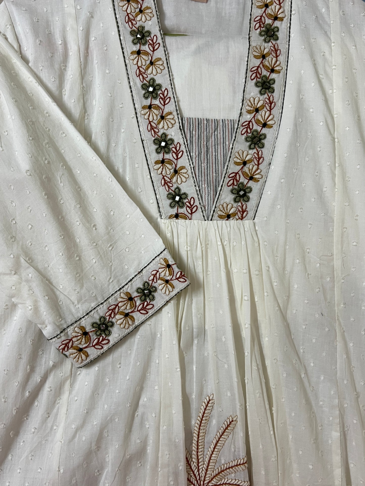 White with animal embroidery suit set