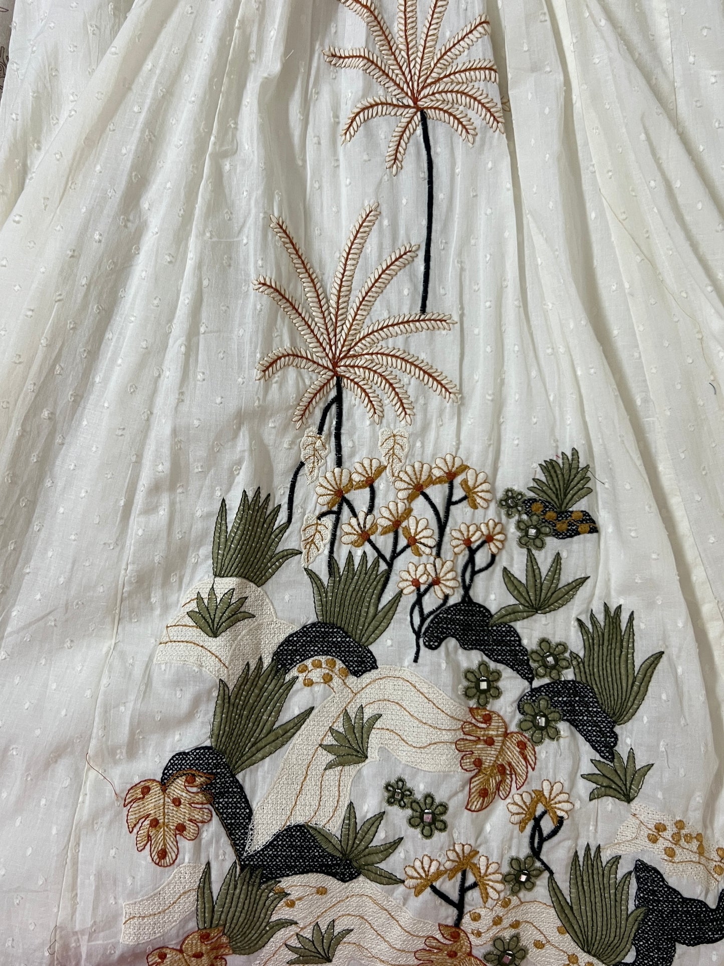 White with animal embroidery suit set
