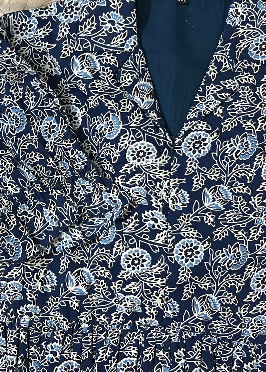 Blue cluster floral feeding maxi