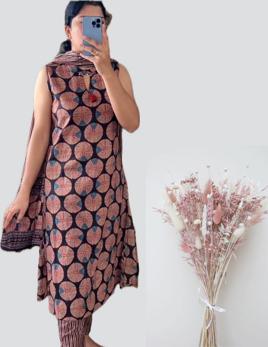 Black circle suit set