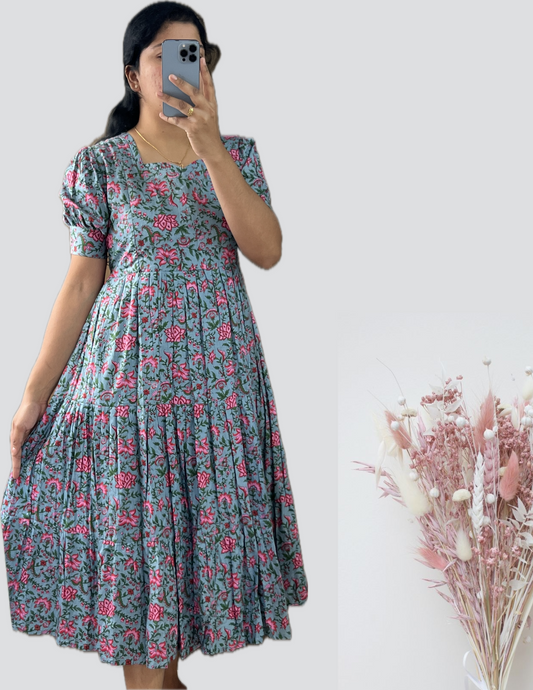 Blue Pink cluster floral feeding maxi