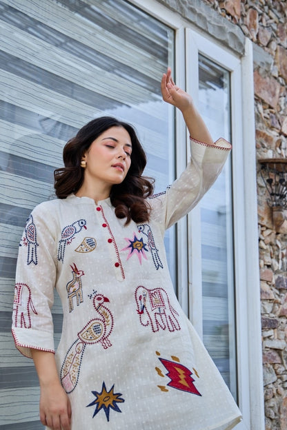 White abstract cord set