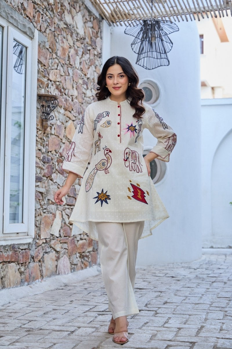 White abstract cord set