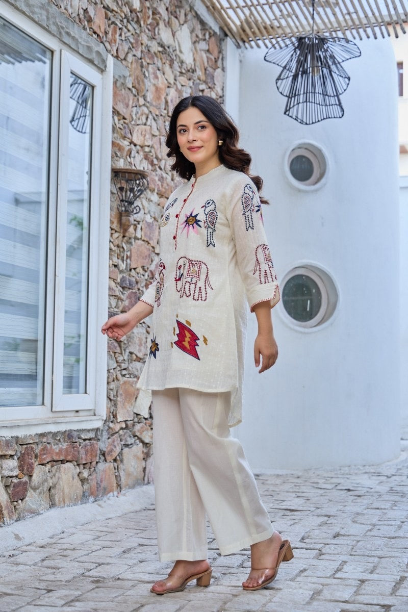 White abstract cord set