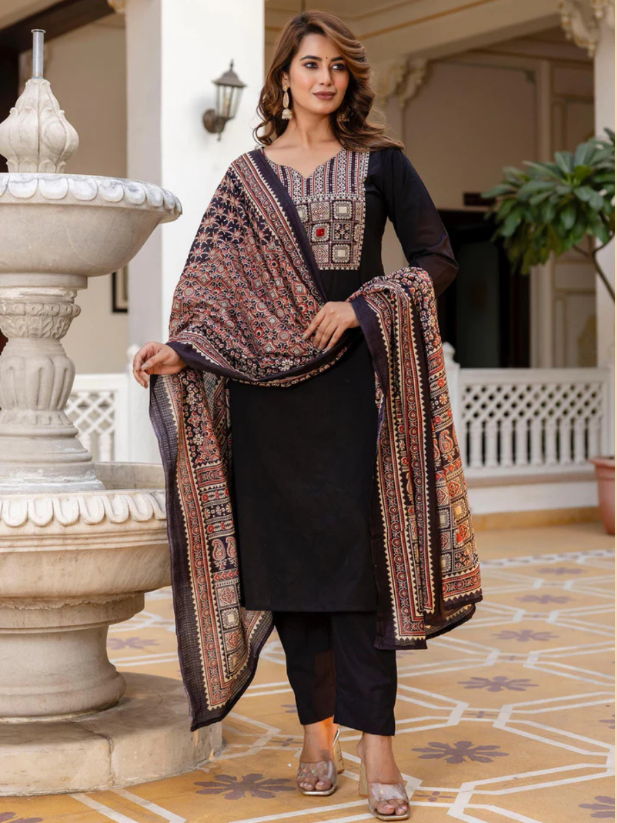 Black Yoke Bandhani suit set